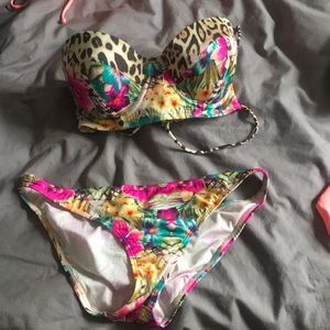 Strapless bathing suit